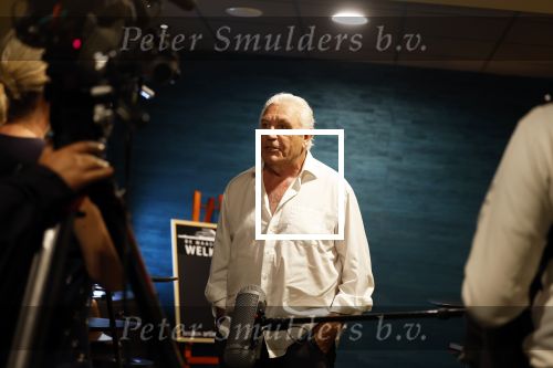 Venlo 8 september 2022
Marco Bakker geeft concert in de openlucht van Venlo . Ook reikt Thijs v Leer hem zijn nieuwe cd uit.