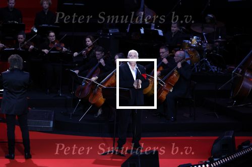 Venlo 8 september 2022
Marco Bakker geeft concert in de openlucht van Venlo . Ook reikt Thijs v Leer hem zijn nieuwe cd uit.