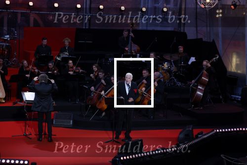Venlo 8 september 2022
Marco Bakker geeft concert in de openlucht van Venlo . Ook reikt Thijs v Leer hem zijn nieuwe cd uit.