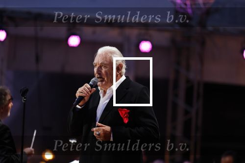 Venlo 8 september 2022
Marco Bakker geeft concert in de openlucht van Venlo . Ook reikt Thijs v Leer hem zijn nieuwe cd uit.