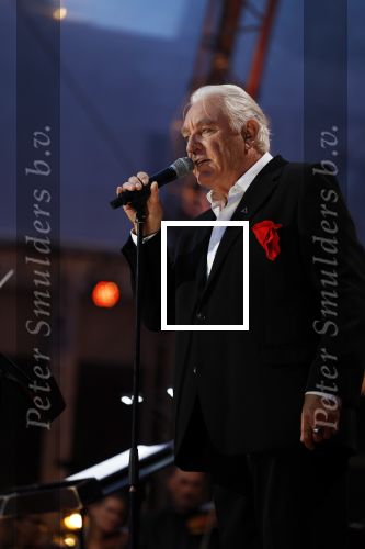 Venlo 8 september 2022
Marco Bakker geeft concert in de openlucht van Venlo . Ook reikt Thijs v Leer hem zijn nieuwe cd uit.