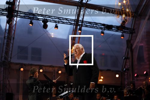 Venlo 8 september 2022
Marco Bakker geeft concert in de openlucht van Venlo . Ook reikt Thijs v Leer hem zijn nieuwe cd uit.