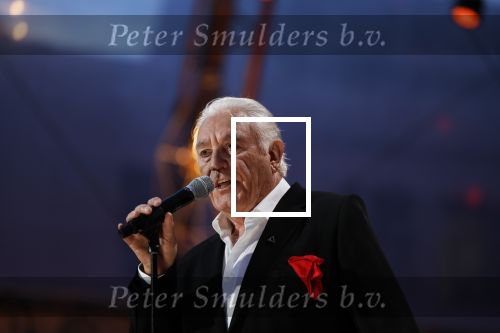 Venlo 8 september 2022
Marco Bakker geeft concert in de openlucht van Venlo . Ook reikt Thijs v Leer hem zijn nieuwe cd uit.