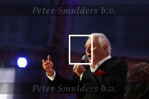 Venlo 8 september 2022
Marco Bakker geeft concert in de openlucht van Venlo . Ook reikt Thijs v Leer hem zijn nieuwe cd uit.