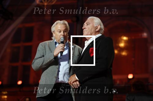 Venlo 8 september 2022
Marco Bakker geeft concert in de openlucht van Venlo . Ook reikt Thijs v Leer hem zijn nieuwe cd uit.