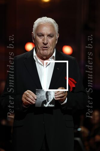 Venlo 8 september 2022
Marco Bakker geeft concert in de openlucht van Venlo . Ook reikt Thijs v Leer hem zijn nieuwe cd uit.
