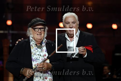 Venlo 8 september 2022
Marco Bakker geeft concert in de openlucht van Venlo . Ook reikt Thijs v Leer hem zijn nieuwe cd uit.