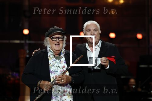 Venlo 8 september 2022
Marco Bakker geeft concert in de openlucht van Venlo . Ook reikt Thijs v Leer hem zijn nieuwe cd uit.