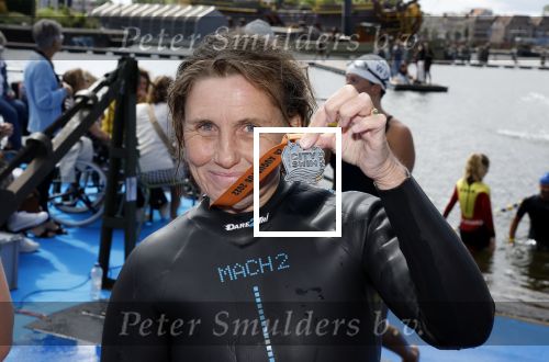 Amsterdam 28 augustus 2022
ALS Cityswim door de grachten van Amsterdam . Mari Carmen Oudendijk zwemt voor en met haar broer Carlos die aan ALS lijdt.