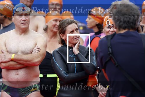 Amsterdam 28 augustus 2022
ALS Cityswim door de grachten van Amsterdam . Mari Carmen Oudendijk zwemt voor en met haar broer Carlos die aan ALS lijdt.