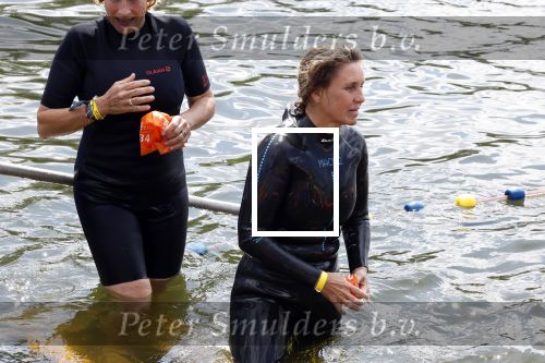 Amsterdam 28 augustus 2022
ALS Cityswim door de grachten van Amsterdam . Mari Carmen Oudendijk zwemt voor en met haar broer Carlos die aan ALS lijdt.