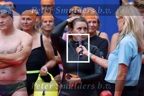 Amsterdam 28 augustus 2022
ALS Cityswim door de grachten van Amsterdam . Mari Carmen Oudendijk zwemt voor en met haar broer Carlos die aan ALS lijdt.