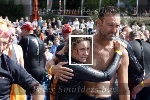Amsterdam 28 augustus 2022
ALS Cityswim door de grachten van Amsterdam . Mari Carmen Oudendijk zwemt voor en met haar broer Carlos die aan ALS lijdt.