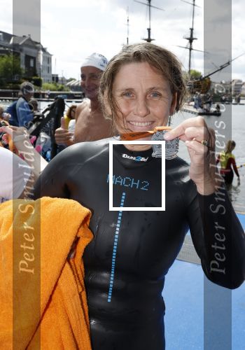 Amsterdam 28 augustus 2022
ALS Cityswim in de grachten van Amsterdam.
Marie Carmen Oudendijk zwemt met haar broer de cityswim .Haar broer heeft ALS