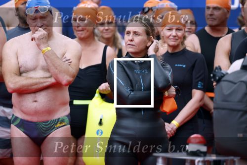 Amsterdam 28 augustus 2022
ALS Cityswim in de grachten van Amsterdam.
Marie Carmen Oudendijk zwemt met haar broer de cityswim .Haar broer heeft ALS