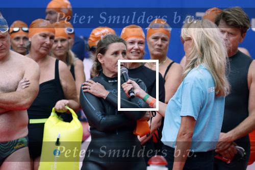 Amsterdam 28 augustus 2022
ALS Cityswim in de grachten van Amsterdam.
Marie Carmen Oudendijk zwemt met haar broer de cityswim .Haar broer heeft ALS