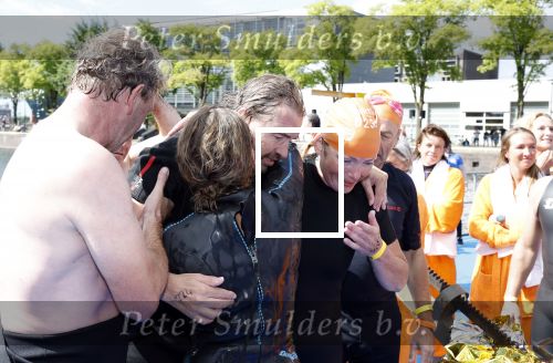 Amsterdam 28 augustus 2022
ALS Cityswim in de grachten van Amsterdam.
Marie Carmen Oudendijk zwemt met haar broer de cityswim .Haar broer heeft ALS