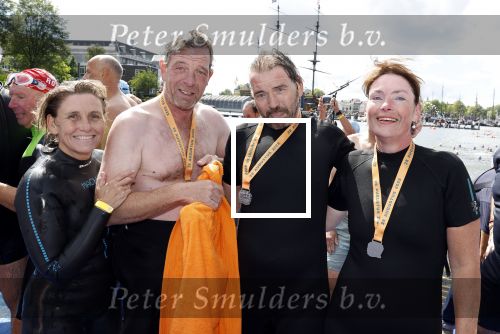 Amsterdam 28 augustus 2022
ALS Cityswim in de grachten van Amsterdam.
Marie Carmen Oudendijk zwemt met haar broer de cityswim .Haar broer heeft ALS