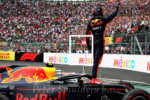 MEXICO CITY, MEXICO - OCTOBER 28:  Race winner Max Verstappen of Netherlands and Red Bull Racing celebrates in parc ferme during the Formula One Grand Prix of Mexico at Autodromo Hermanos Rodriguez on October 28, 2018 in Mexico City, Mexico.  (Photo by Mark Thompson/Getty Images) // Getty Images / Red Bull Content Pool  // SI201810280343 // Usage for editorial use only //