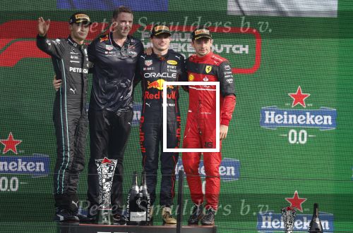 Zandvoort 4 september 2022
Nederlandse F1 Grand Prix op circuit Zandvoort.
Het podium met Max Verstappen 1e George Rusell 2e en Charles Leclerc 3e. Prins Bernhard reikt de prijzen uit.