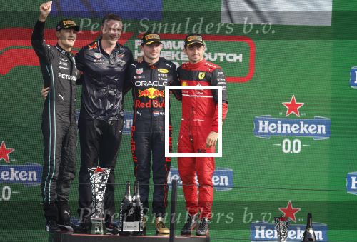 Zandvoort 4 september 2022
Nederlandse F1 Grand Prix op circuit Zandvoort.
Het podium met Max Verstappen 1e George Rusell 2e en Charles Leclerc 3e. Prins Bernhard reikt de prijzen uit.