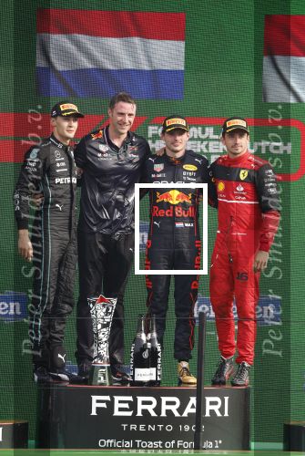 Zandvoort 4 september 2022
Nederlandse F1 Grand Prix op circuit Zandvoort.
Het podium met Max Verstappen 1e George Rusell 2e en Charles Leclerc 3e. Prins Bernhard reikt de prijzen uit.