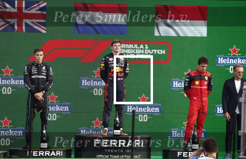 Zandvoort 4 september 2022
Nederlandse F1 Grand Prix op circuit Zandvoort.
Het podium met Max Verstappen 1e George Rusell 2e en Charles Leclerc 3e. Prins Bernhard reikt de prijzen uit.