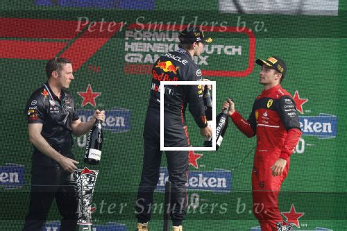 Zandvoort 4 september 2022
Nederlandse F1 Grand Prix op circuit Zandvoort.
Het podium met Max Verstappen 1e George Rusell 2e en Charles Leclerc 3e. Prins Bernhard reikt de prijzen uit.