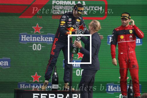Zandvoort 4 september 2022
Nederlandse F1 Grand Prix op circuit Zandvoort.
Het podium met Max Verstappen 1e George Rusell 2e en Charles Leclerc 3e. Prins Bernhard reikt de prijzen uit.