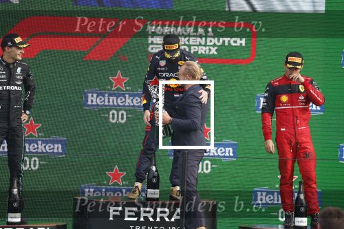 Zandvoort 4 september 2022
Nederlandse F1 Grand Prix op circuit Zandvoort.
Het podium met Max Verstappen 1e George Rusell 2e en Charles Leclerc 3e. Prins Bernhard reikt de prijzen uit.