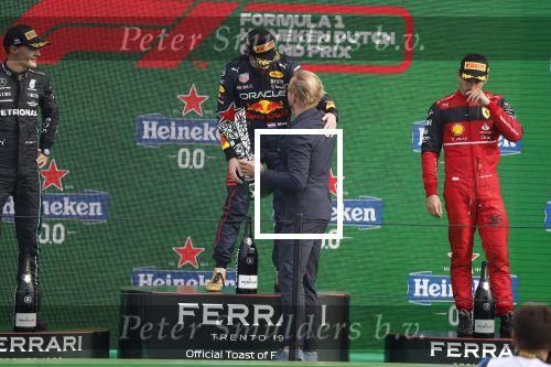 Zandvoort 4 september 2022
Nederlandse F1 Grand Prix op circuit Zandvoort.
Het podium met Max Verstappen 1e George Rusell 2e en Charles Leclerc 3e. Prins Bernhard reikt de prijzen uit.