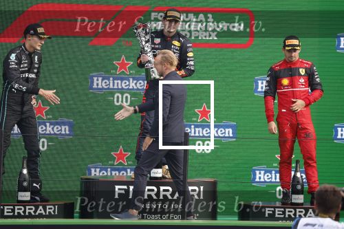 Zandvoort 4 september 2022
Nederlandse F1 Grand Prix op circuit Zandvoort.
Het podium met Max Verstappen 1e George Rusell 2e en Charles Leclerc 3e. Prins Bernhard reikt de prijzen uit.