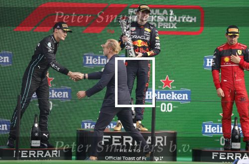 Zandvoort 4 september 2022
Nederlandse F1 Grand Prix op circuit Zandvoort.
Het podium met Max Verstappen 1e George Rusell 2e en Charles Leclerc 3e. Prins Bernhard reikt de prijzen uit.