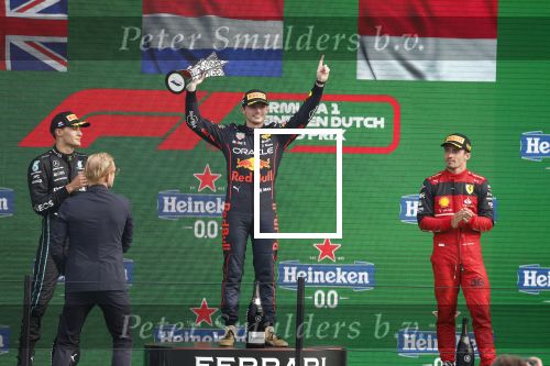 Zandvoort 4 september 2022
Nederlandse F1 Grand Prix op circuit Zandvoort.
Het podium met Max Verstappen 1e George Rusell 2e en Charles Leclerc 3e. Prins Bernhard reikt de prijzen uit.