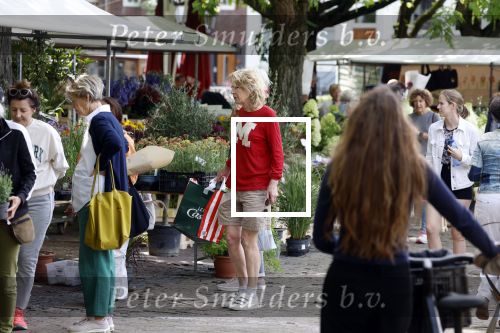 Amsterdam 1 augustus 2022
Mieke v d Weij op de markt in Amsterdam bij de Utrechtse straat.