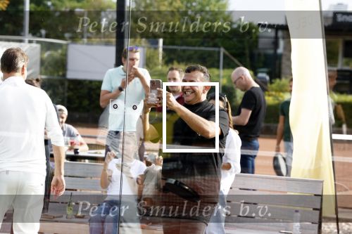 Capelle aan de IJssel 7 september 2022
Presentatie kleinglijn voor Padel van Robin van Persie en zijn vrouw Bouchra v Persie. Najib Amhali filmt Robin v Persie n Boef