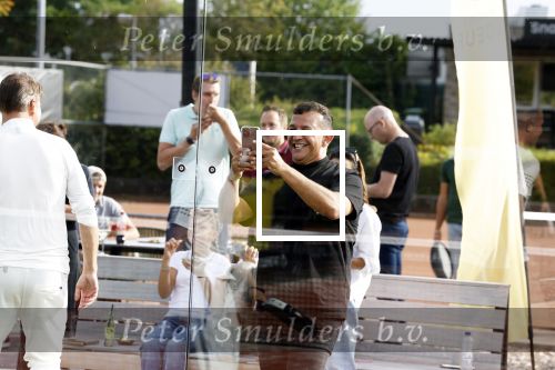 Capelle aan de IJssel 7 september 2022
Presentatie kleinglijn voor Padel van Robin van Persie en zijn vrouw Bouchra v Persie. Najib Amhali filmt Robin v Persie n Boef