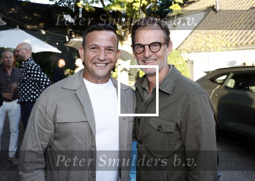 Aouderkerk aan de Amstel 31 augustus 2022
Herendiner Life after Football LAF bij paardenburg. Ook het blad met Ronald Koeman op de cover wordt gepresenteerd. Najib Amhali en Ronald de Boer