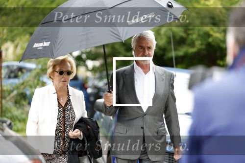 Amsterdam 15 september 2022
Kimberley Klaver en Michel v d Bergh trouwen bij het rijk van de keizer . Ze trouwen in de openlucht. Pieter Storms met zijn vrouw Nina Brink Storms