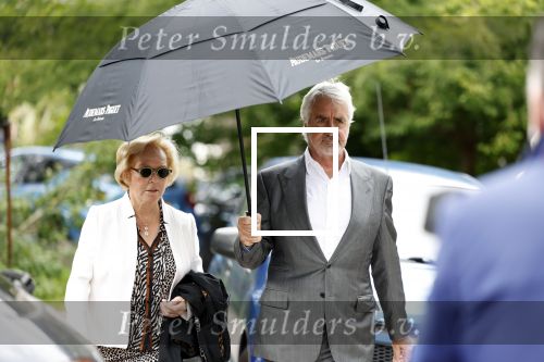 Amsterdam 15 september 2022
Kimberley Klaver en Michel v d Bergh trouwen bij het rijk van de keizer . Ze trouwen in de openlucht. Pieter Storms met zijn vrouw Nina Brink Storms