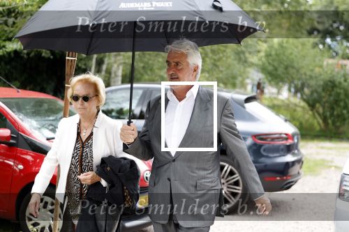 Amsterdam 15 september 2022
Kimberley Klaver en Michel v d Bergh trouwen bij het rijk van de keizer . Ze trouwen in de openlucht. Pieter Storms met zijn vrouw Nina Brink Storms