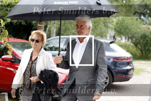 Amsterdam 15 september 2022
Kimberley Klaver en Michel v d Bergh trouwen bij het rijk van de keizer . Ze trouwen in de openlucht. Pieter Storms met zijn vrouw Nina Brink Storms