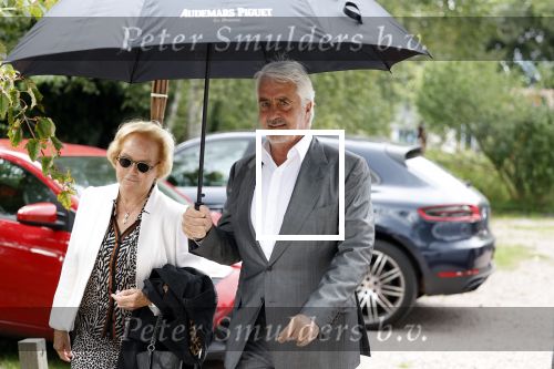 Amsterdam 15 september 2022
Kimberley Klaver en Michel v d Bergh trouwen bij het rijk van de keizer . Ze trouwen in de openlucht. Pieter Storms met zijn vrouw Nina Brink Storms