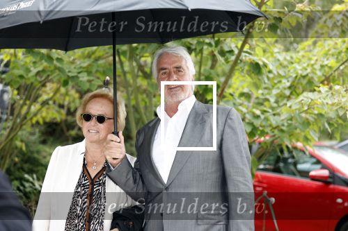 Amsterdam 15 september 2022
Kimberley Klaver en Michel v d Bergh trouwen bij het rijk van de keizer . Ze trouwen in de openlucht. Pieter Storms met zijn vrouw Nina Brink Storms