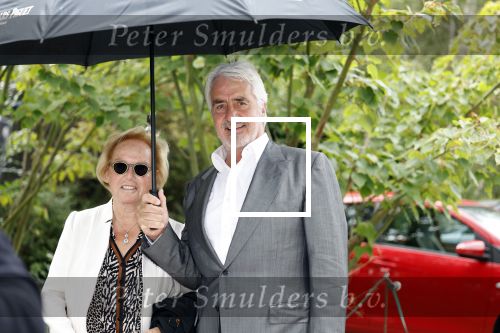 Amsterdam 15 september 2022
Kimberley Klaver en Michel v d Bergh trouwen bij het rijk van de keizer . Ze trouwen in de openlucht. Pieter Storms met zijn vrouw Nina Brink Storms