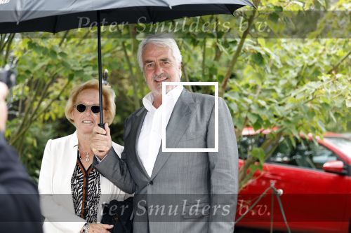 Amsterdam 15 september 2022
Kimberley Klaver en Michel v d Bergh trouwen bij het rijk van de keizer . Ze trouwen in de openlucht. Pieter Storms met zijn vrouw Nina Brink Storms