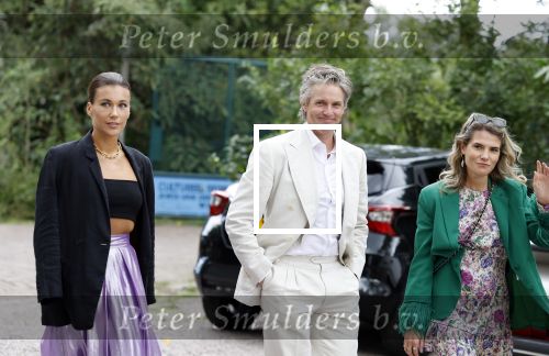 Amsterdam 15 september 2022
Kimberley Klaver en Michel v d Bergh trouwen bij het rijk van de keizer . Ze trouwen in de openlucht. Patrick Maas met vriendin