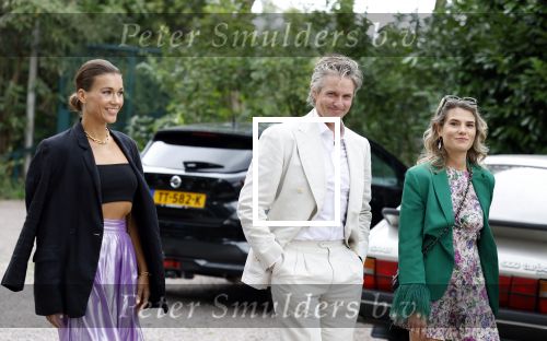 Amsterdam 15 september 2022
Kimberley Klaver en Michel v d Bergh trouwen bij het rijk van de keizer . Ze trouwen in de openlucht. Patrick Maas met vriendin