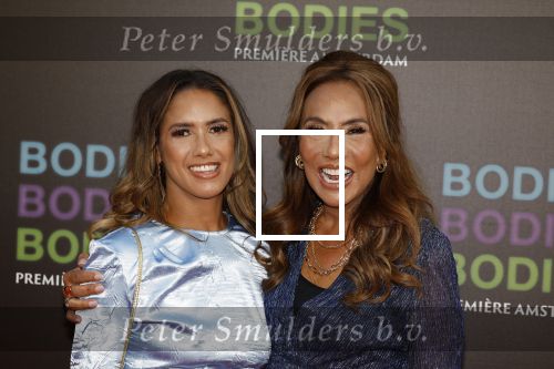 Amsterdam 24 augustus 2022
Oremiere Bodies Bodies Bosies van Halina Reijn in Tuschinski . Patty Brard kwam met haar dochter Priscilla Nasi