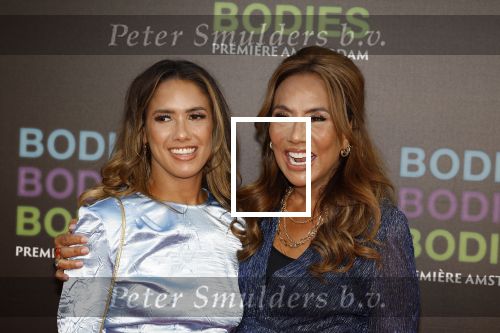 Amsterdam 24 augustus 2022
Oremiere Bodies Bodies Bosies van Halina Reijn in Tuschinski . Patty Brard kwam met haar dochter Priscilla Nasi